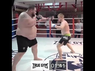 winness wild records (daddy giant 220 kg vs wushu master 77 kg)